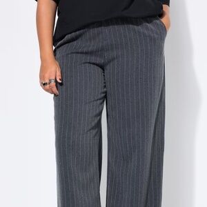Jones and Co classic grey pinstriped pants. Size 1X. Excellent condition.